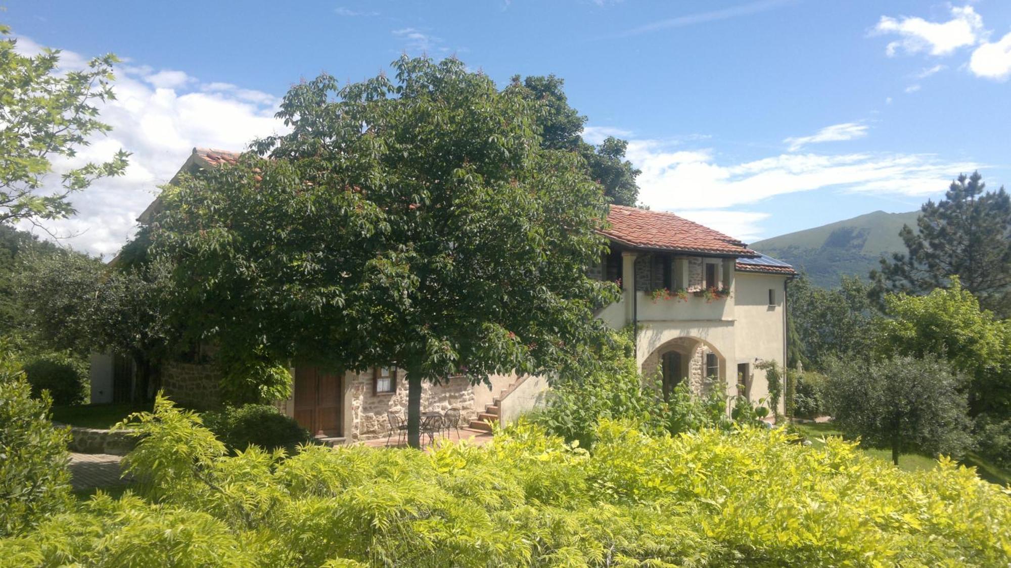 הוילה גואלדו טאדינו Casale Degli Ulivi מראה חיצוני תמונה