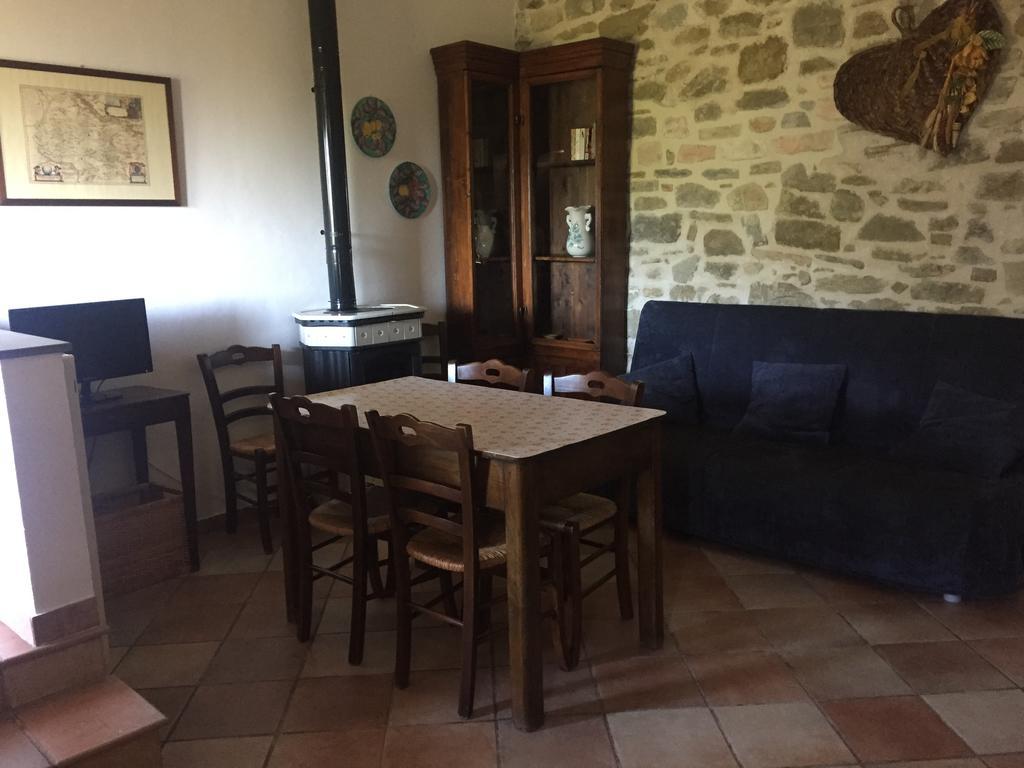 הוילה גואלדו טאדינו Casale Degli Ulivi מראה חיצוני תמונה
