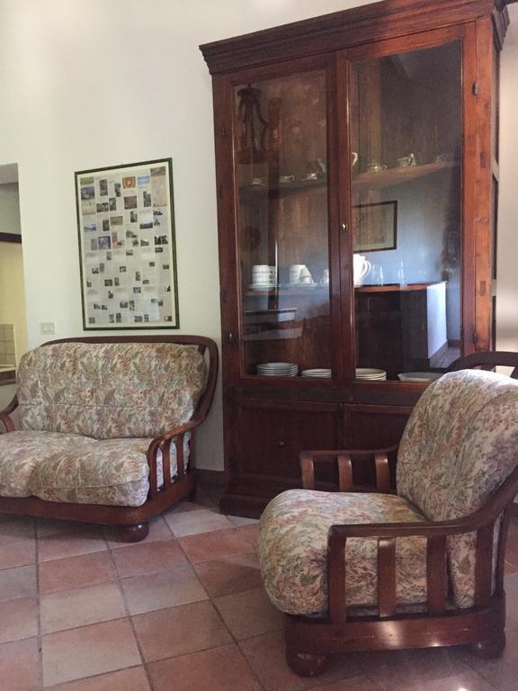 הוילה גואלדו טאדינו Casale Degli Ulivi מראה חיצוני תמונה